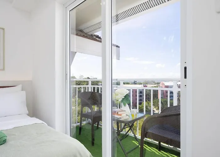 Apartment Express Condotel 731,3 Minutes To Airport,mall, With Gym & Pool,fast Wi-fi,free Netflix *