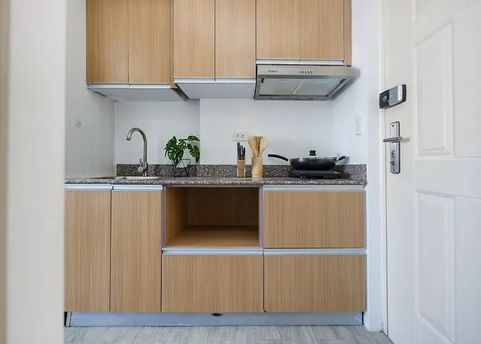 Express Condotel 731,3 Minutes To Airport,mall, With Gym & Pool,fast Wi-fi,free Netflix Apartment